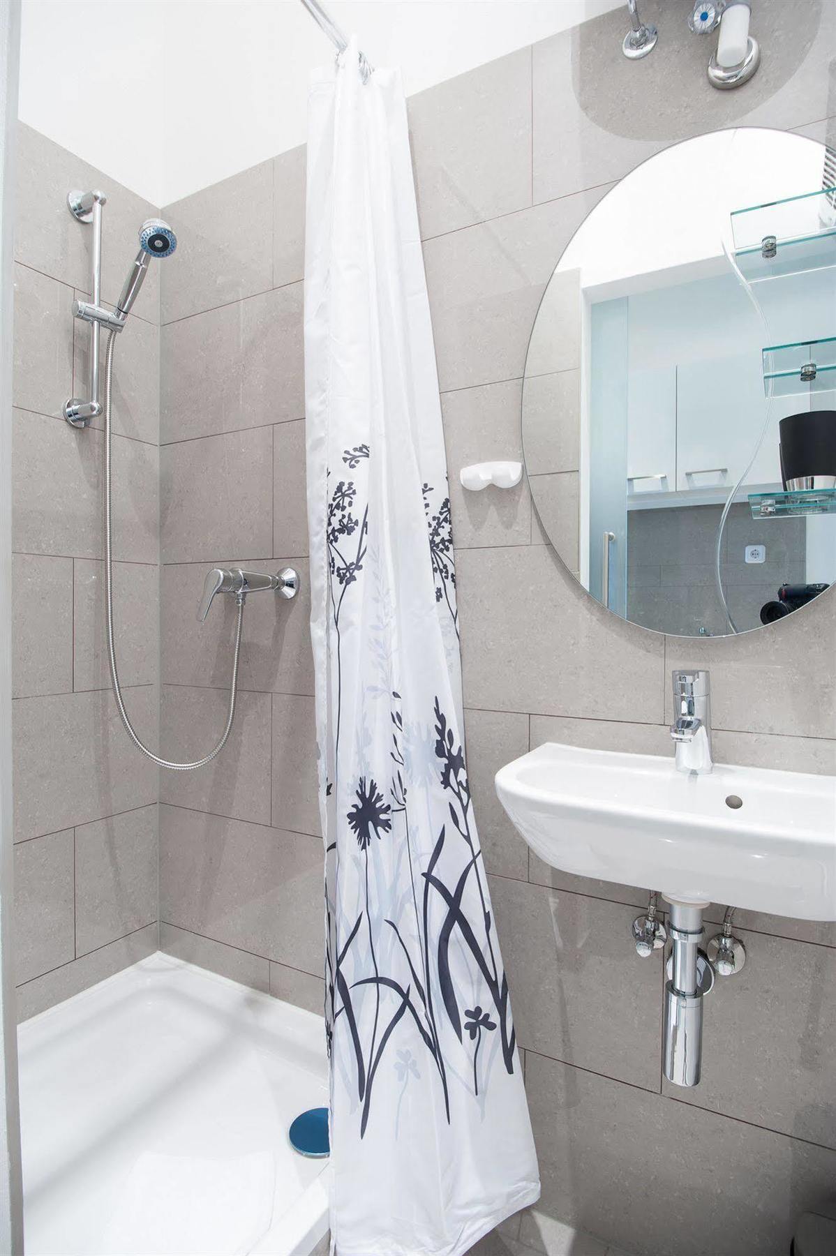 Royal Resort Apartments Westbahnhof Відень Екстер'єр фото